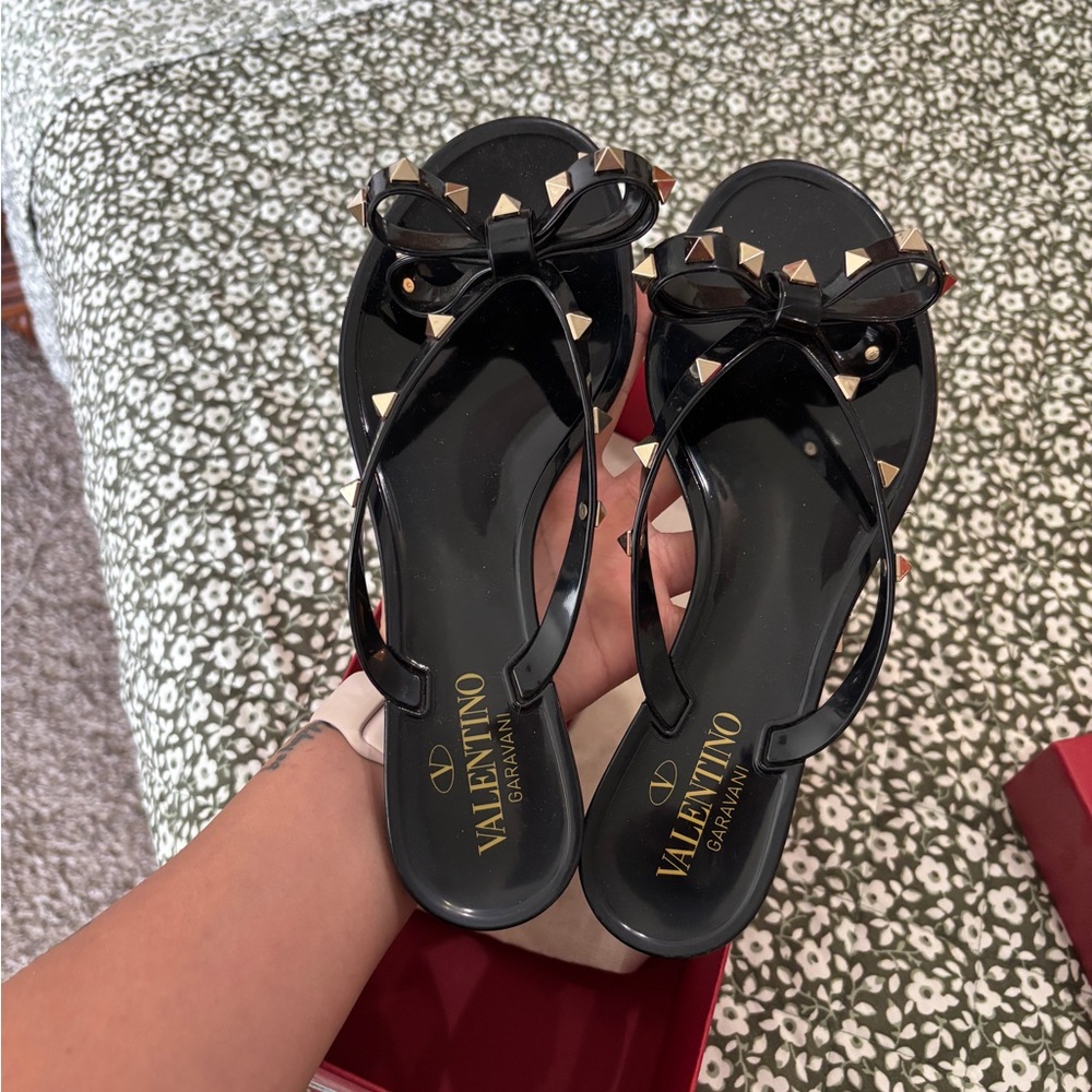 Valentino Garavani Black Bow Sandals | rockstud jelly sandals
